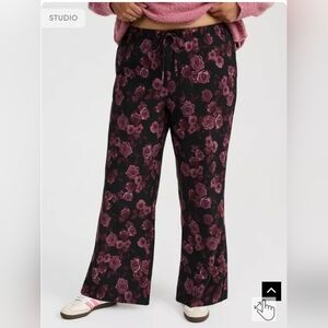 NWT! Studio High-Rise Wide Leg Pull-On Crepe Pant